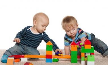 Чем занять ребенка дома или на отдыхе – подборка игр для изобретательных родителей Развивающие игры с детьми дома